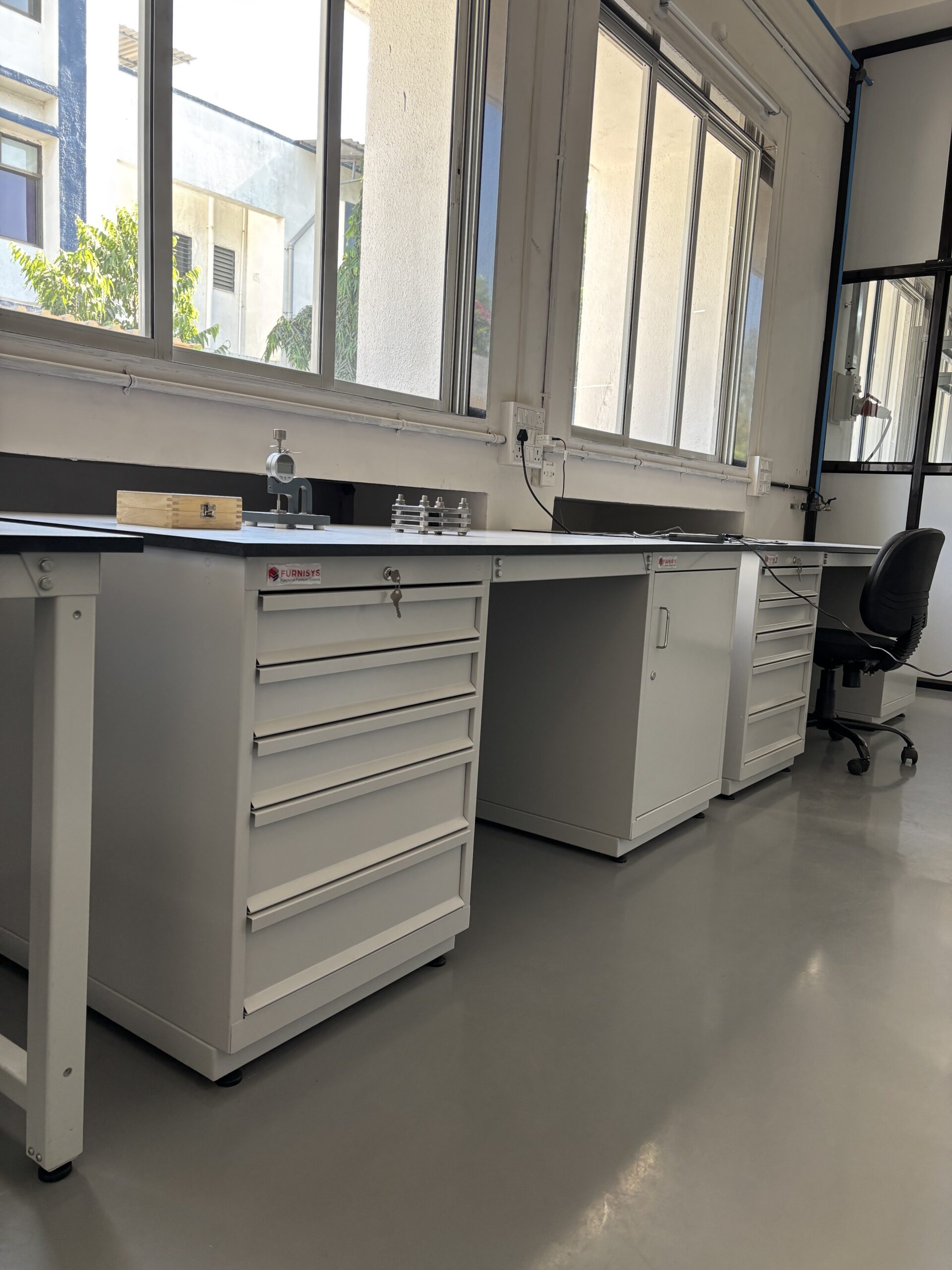 Manufacturing pro series industrial workstation3
