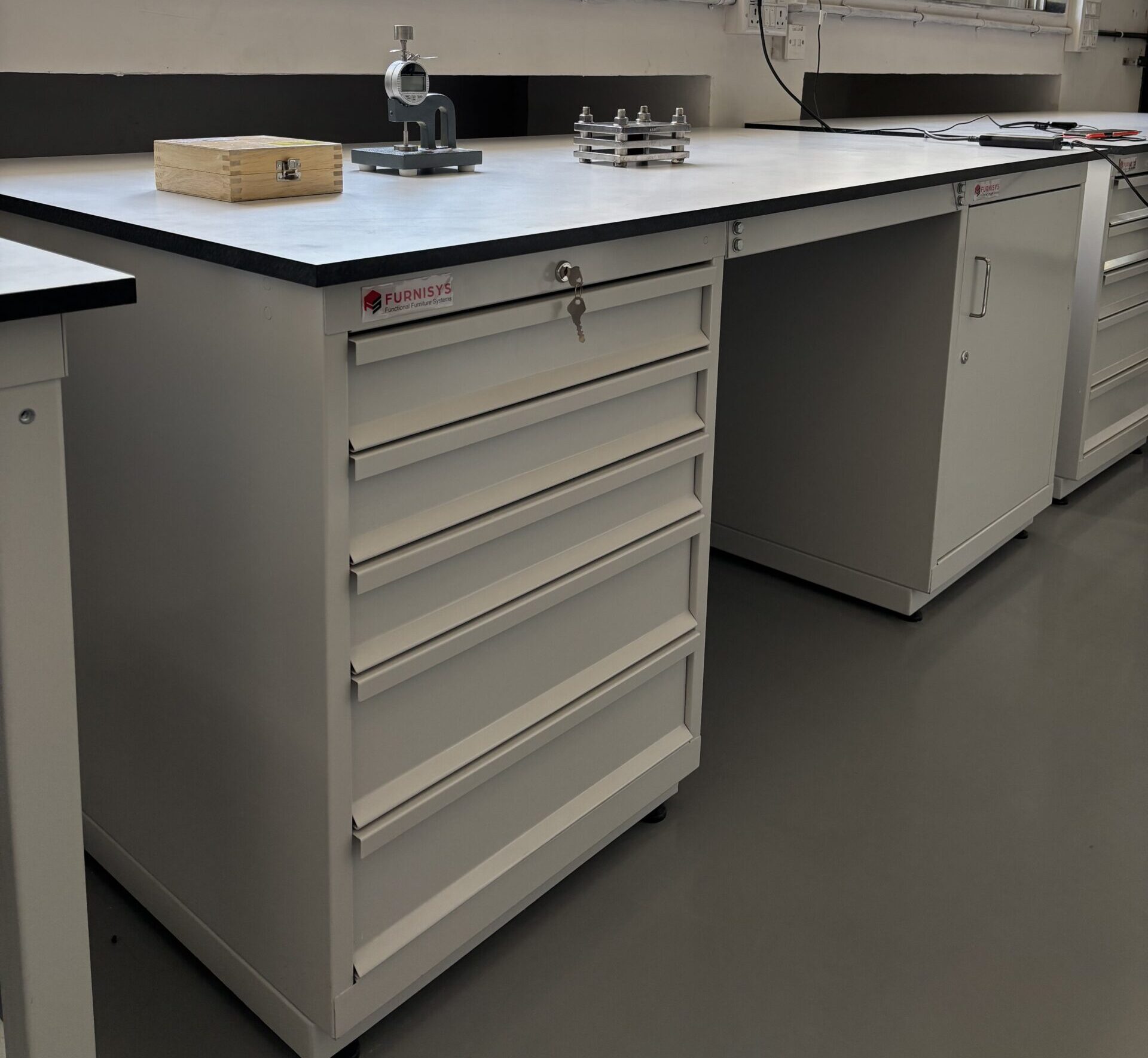 chemical resistant workbench heavy duty workbench