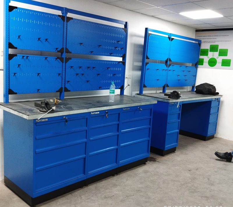 Manufacturing pro series industrial workstation